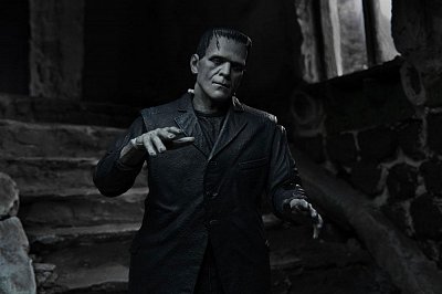 Universal Monsters Action Figure Ultimate Frankenstein\'s Monster (Black & White) 18 cm